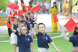 Tuyển sinh lớp 1: “Kéo” học sinh không chỉ bằng chất lượng