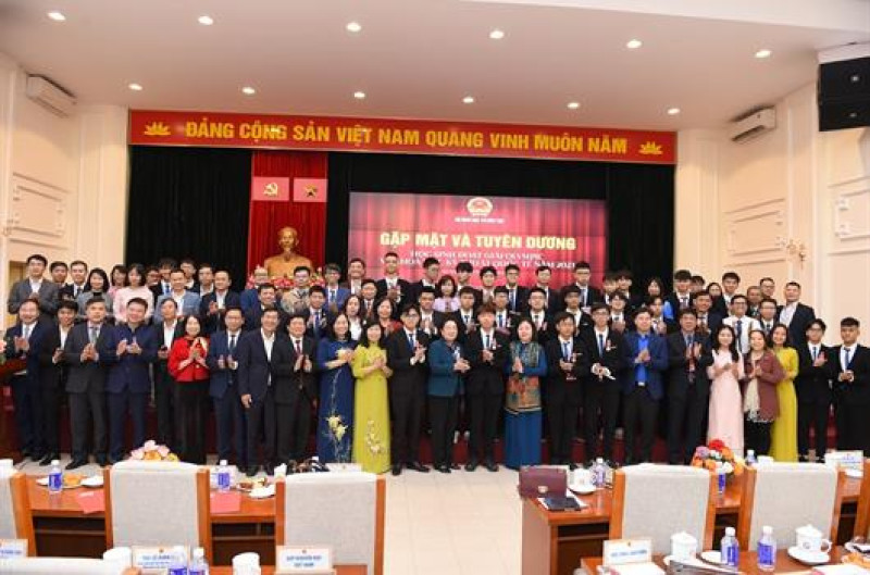 Bộ GDĐT tuyên dương học sinh đoạt giải Olympic và Khoa học kỹ thuật quốc tế