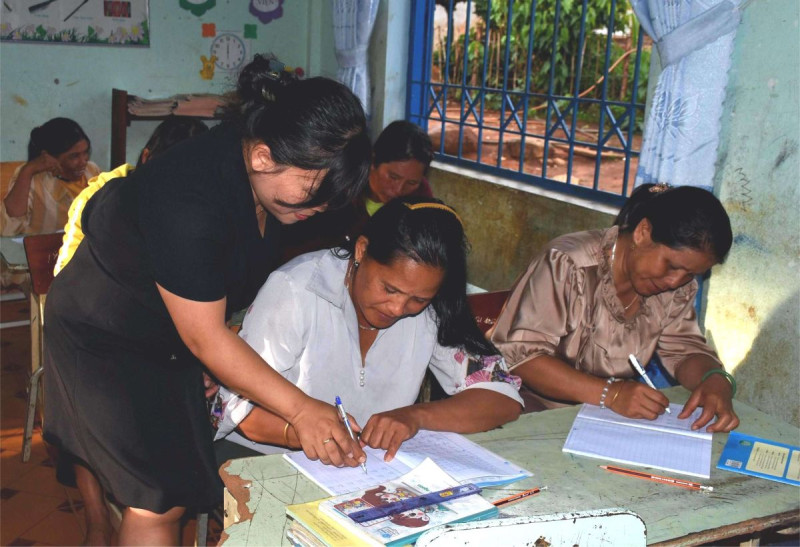 Nâng cao chất lượng công tác xóa mù chữ cho đồng bào dân tộc thiểu số vùng Tây Nguyên