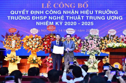 Trao Quyết định Hiệu trưởng Trường Đại học Sư phạm Nghệ thuật Trung ương